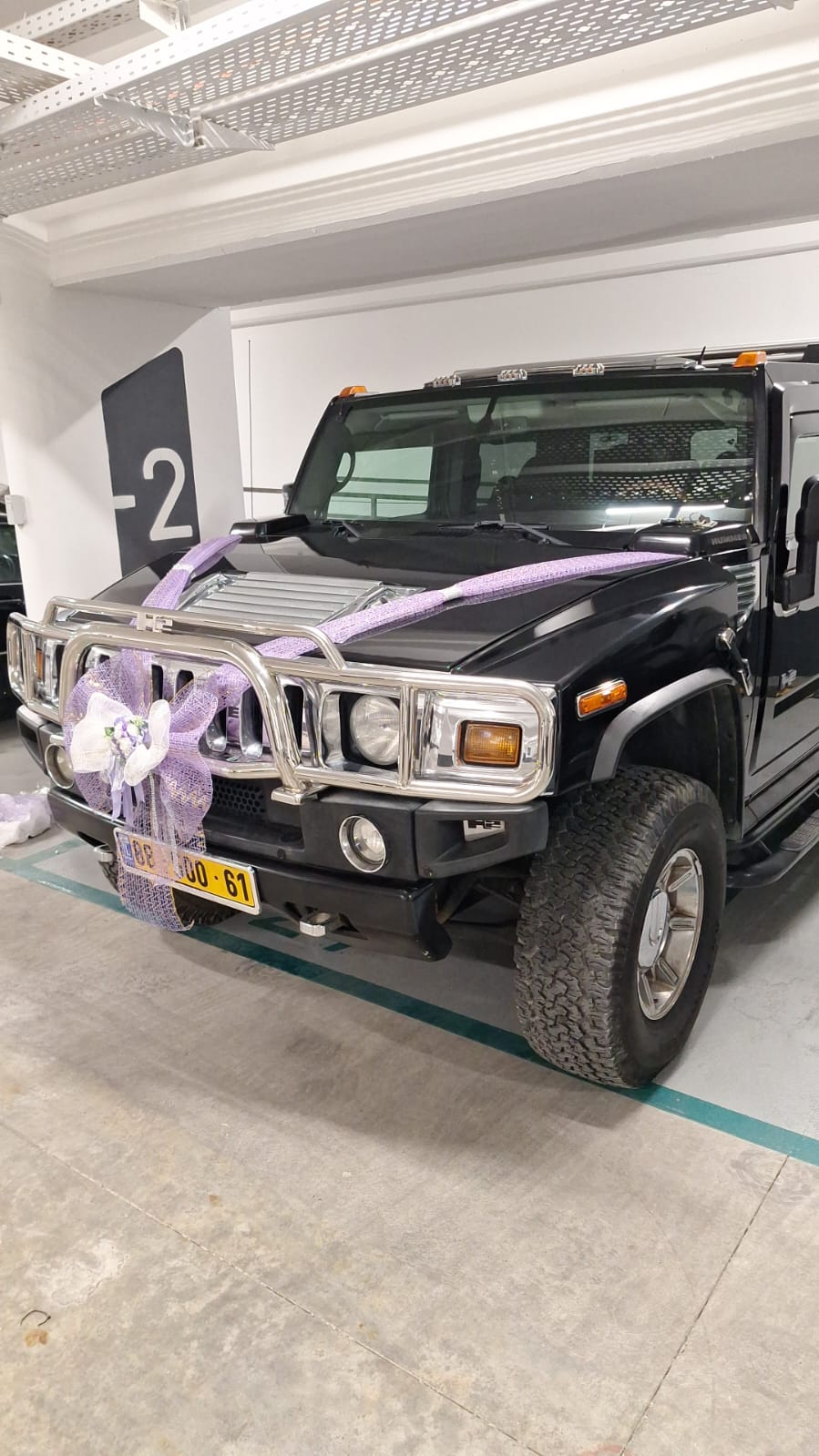 ה-Hummer מקושט ומוכן ליום החתונה